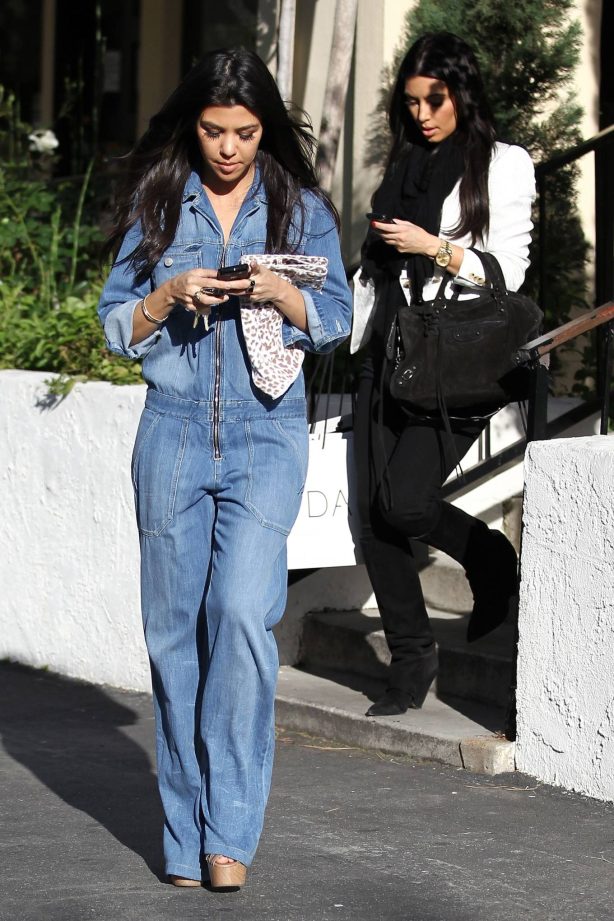 Kim Kardashian  - With Kourtney Seen at Dash Boutique in Calabasas